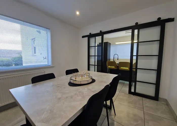 Modern Detached 3 Bedroom Home With Off-Road Parking & Bike Store