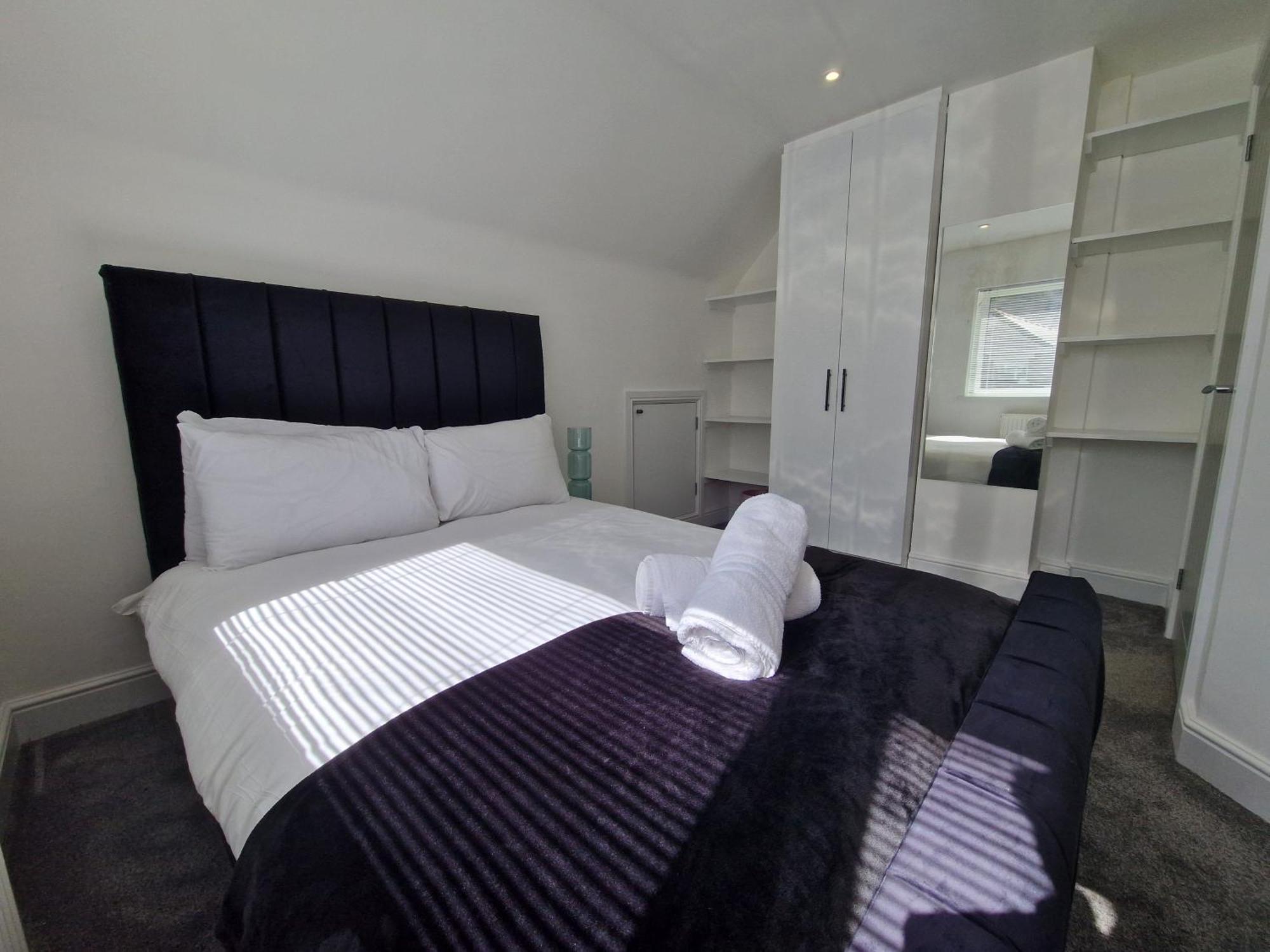 Modern Detached 3 Bedroom With Off-road Parking & Bike Store Holiday home