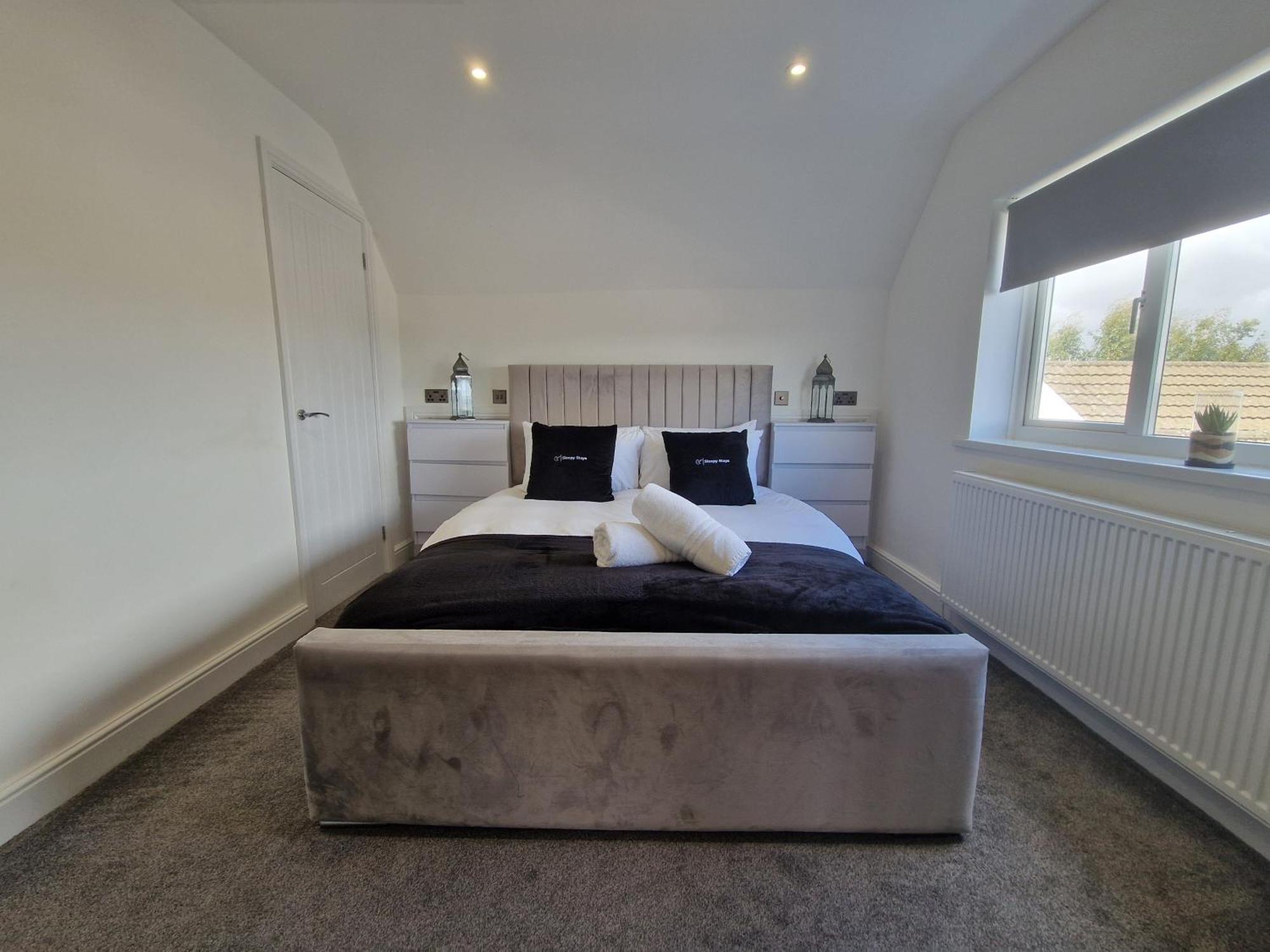 Modern Detached 3 Bedroom With Off-road Parking & Bike Store *