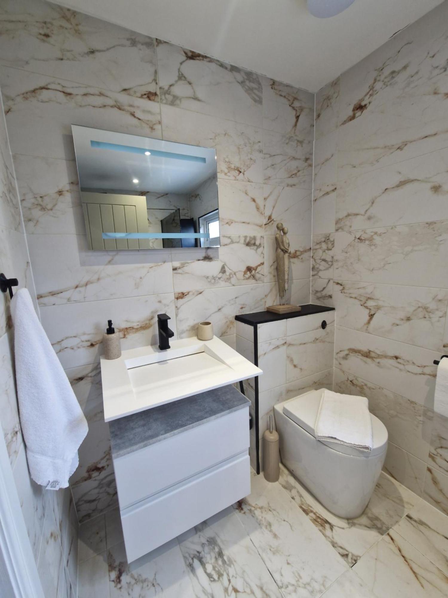 Modern Detached 3 Bedroom With Off-road Parking & Bike Store *