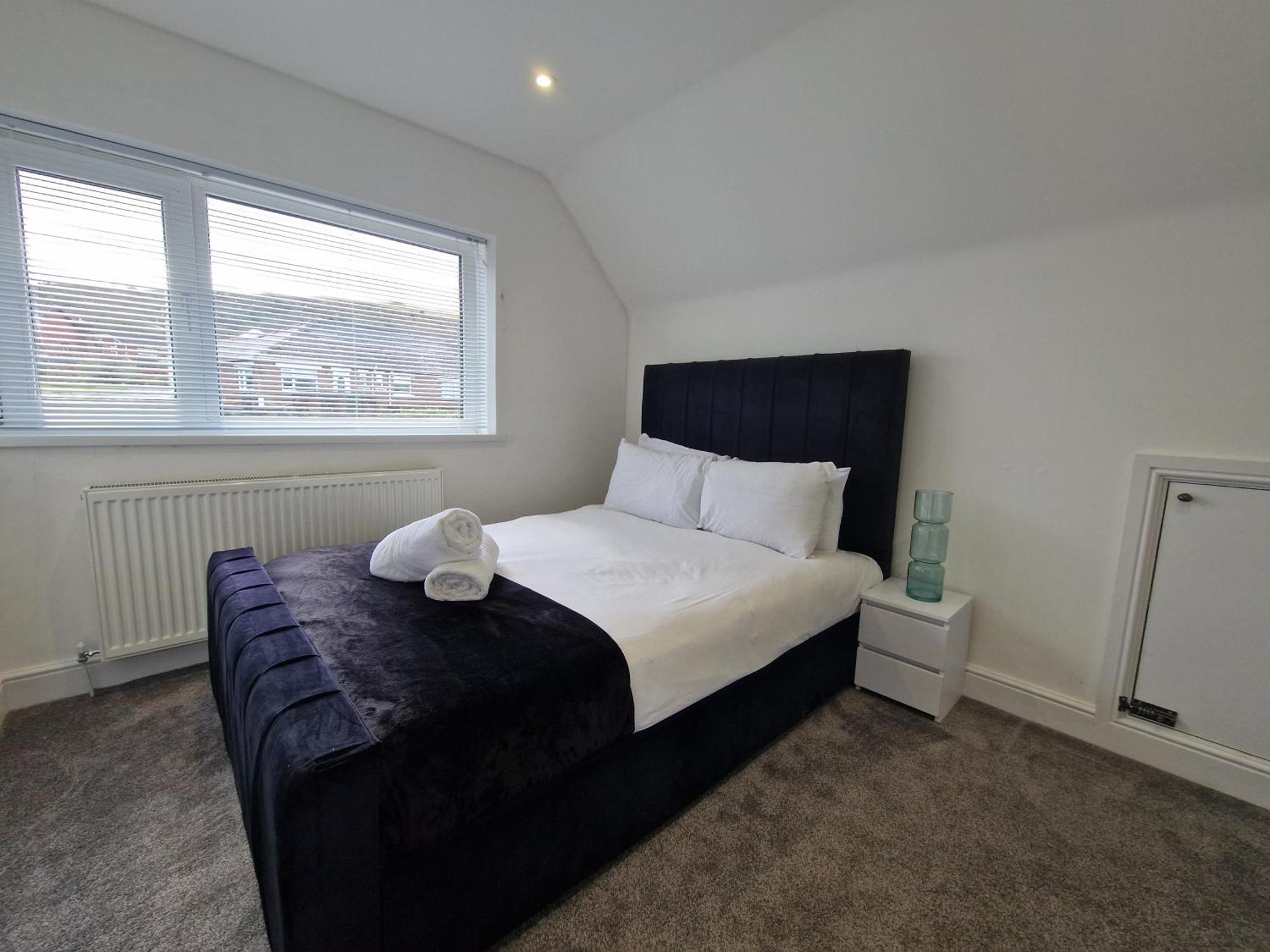 Modern Detached 3 Bedroom With Off-road Parking & Bike Store
