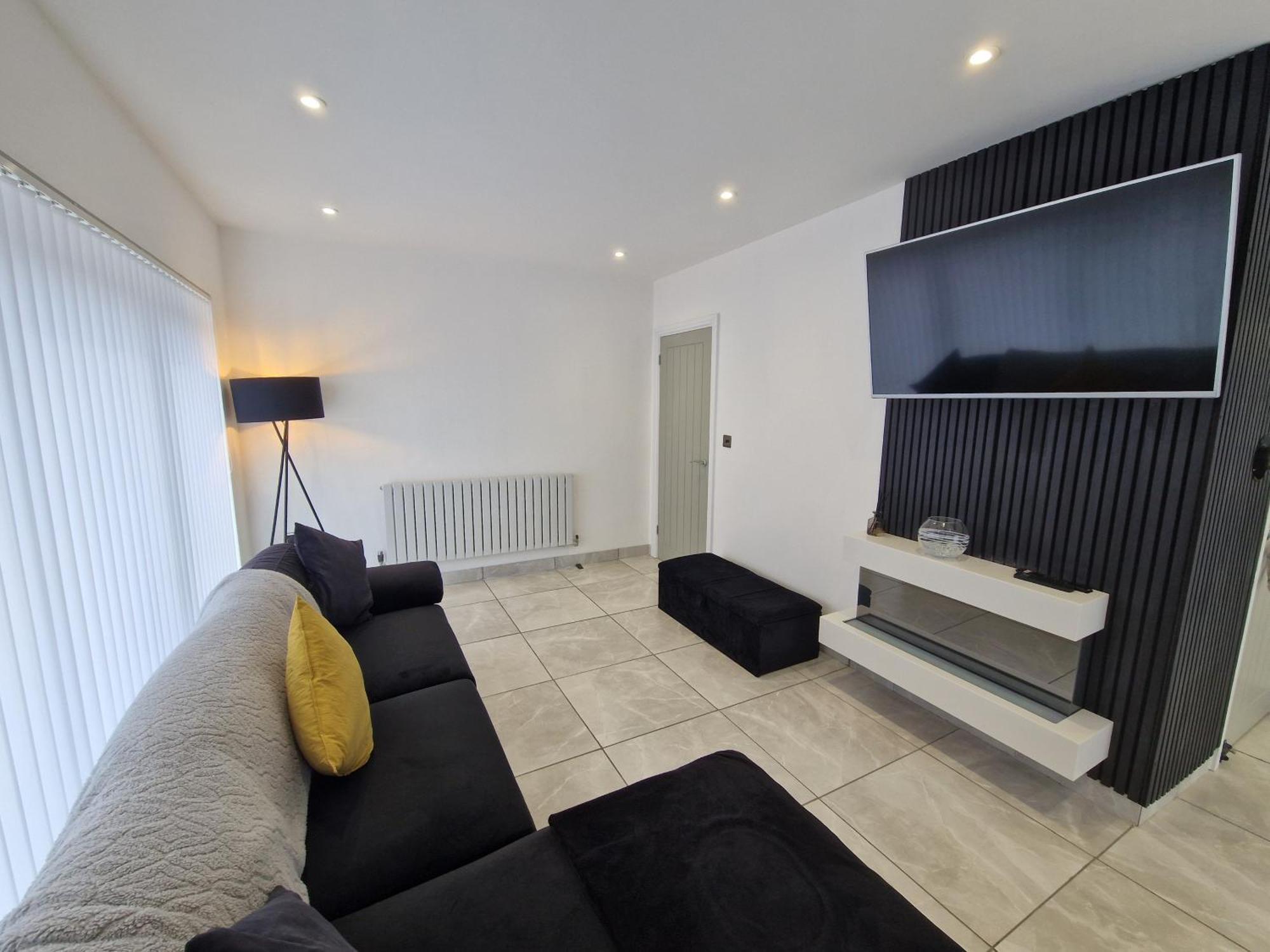 Modern Detached 3 Bedroom With Off-road Parking & Bike Store Holiday home Abercanaid