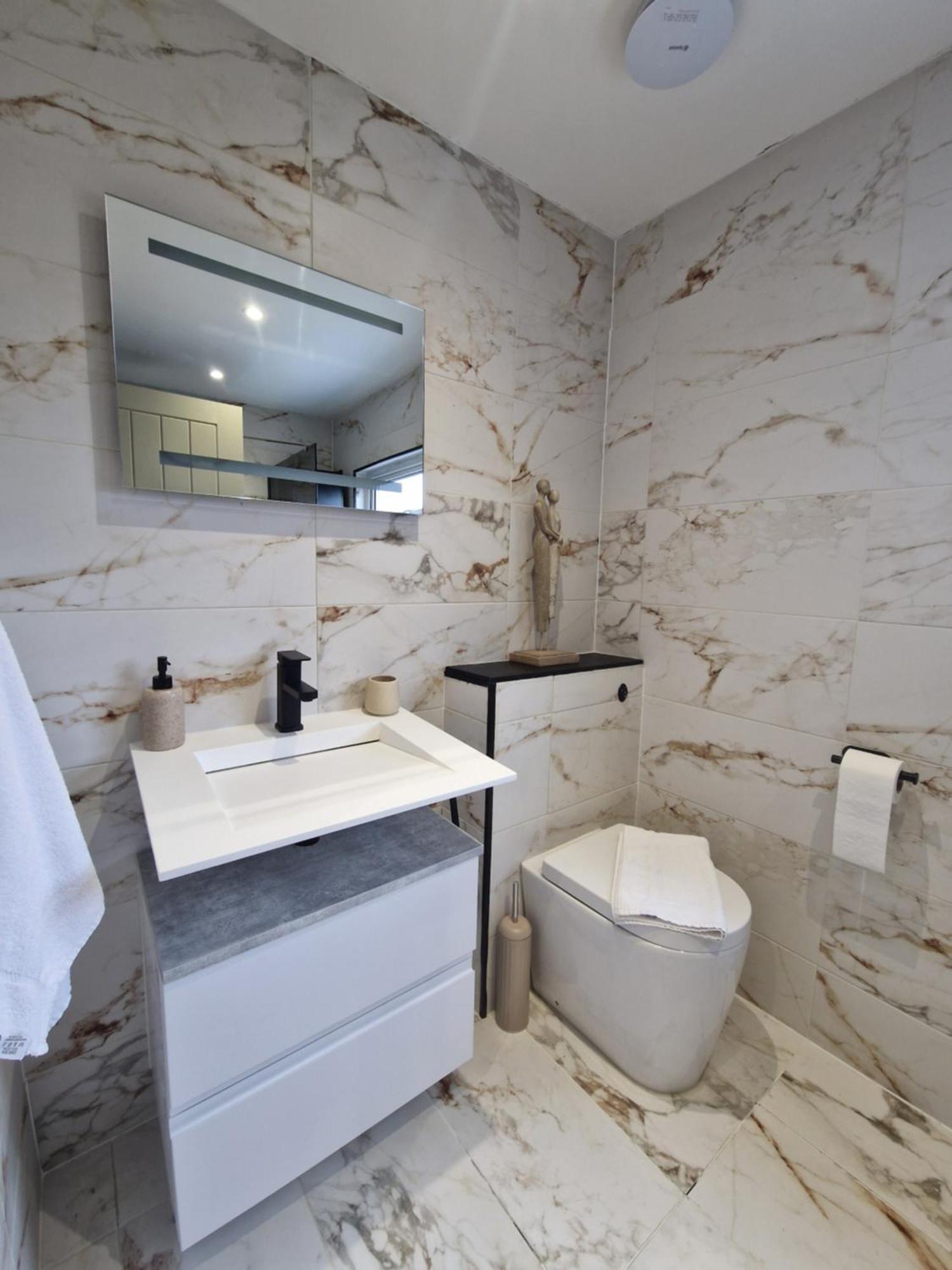 Modern Detached 3 Bedroom With Off-road Parking & Bike Store Holiday home