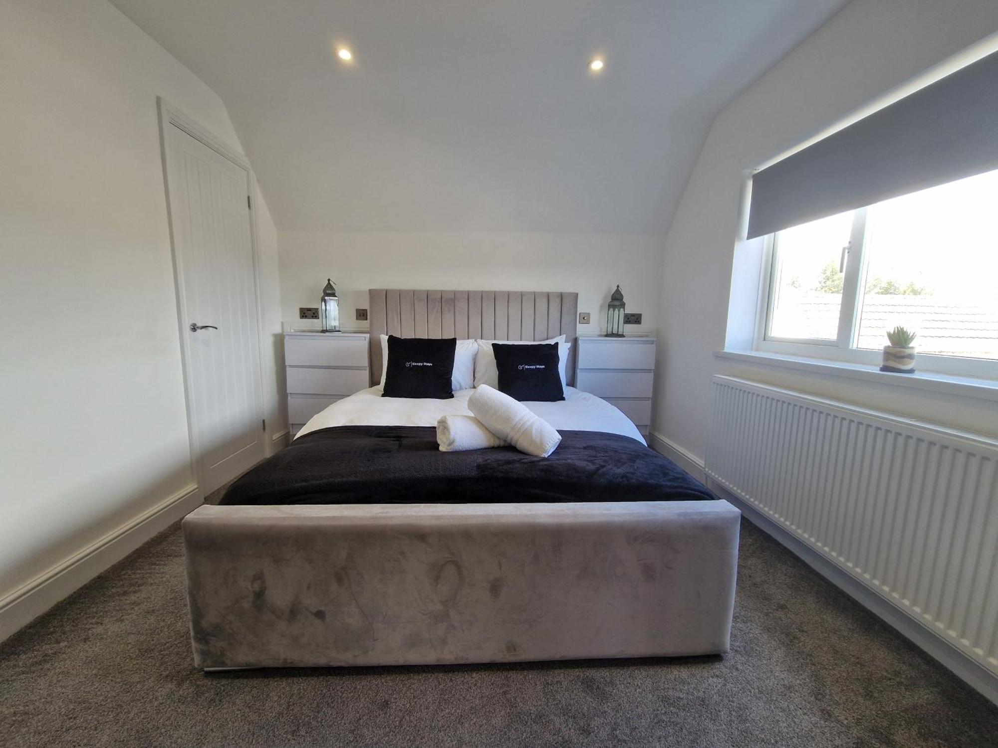 Modern Detached 3 Bedroom With Off-road Parking & Bike Store Holiday home