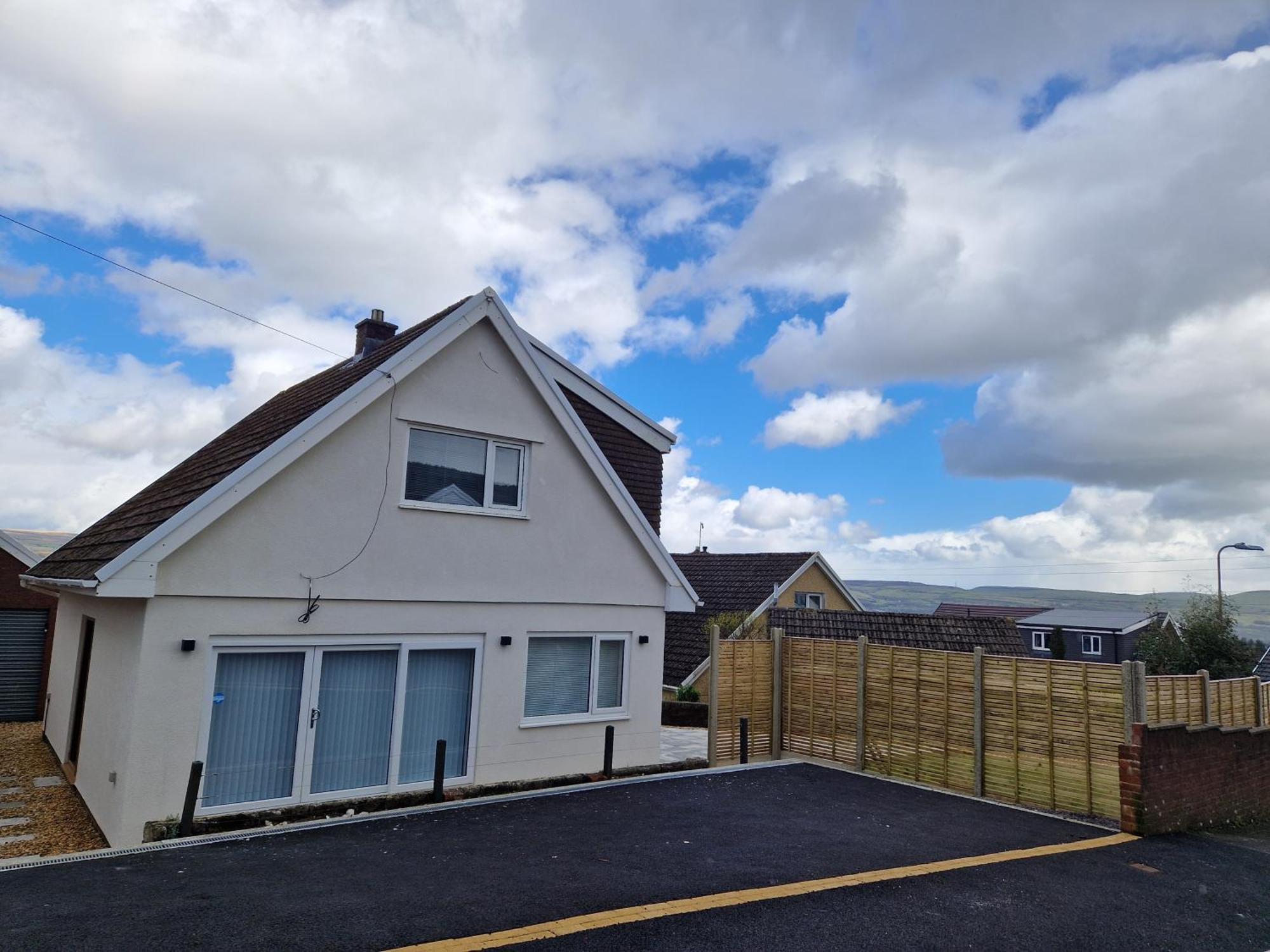 Modern Detached 3 Bedroom With Off-road Parking & Bike Store Holiday home *