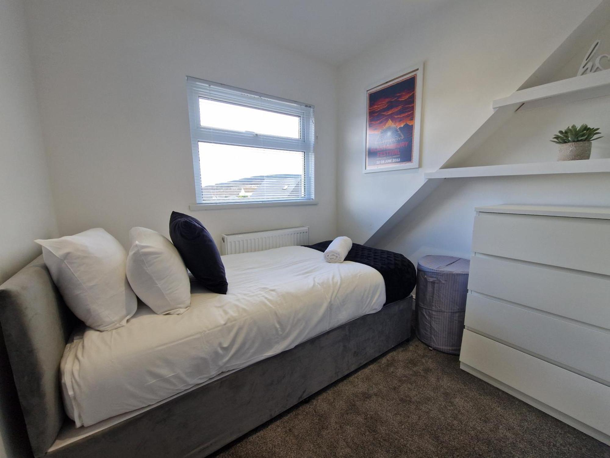 Holiday home Modern Detached 3 Bedroom With Off-road Parking & Bike Store
